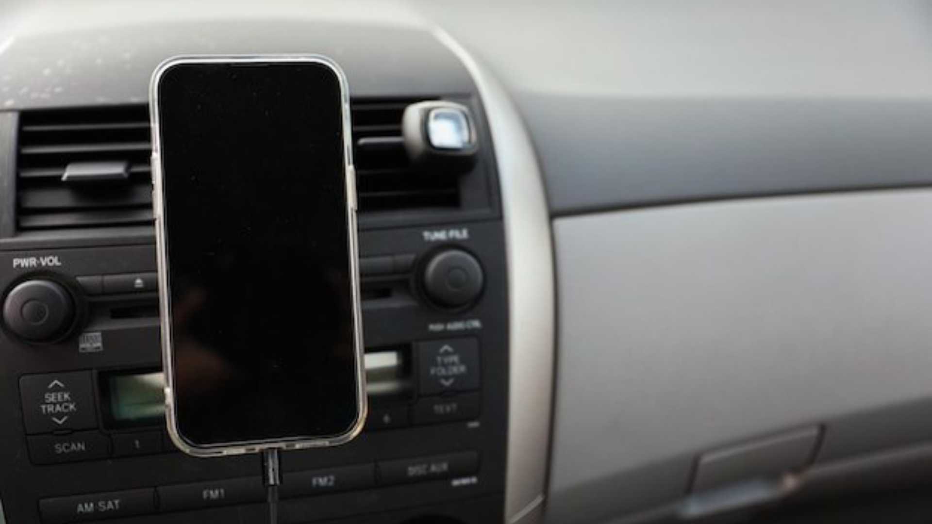 نصب و استفاده آسان بهترین هولدر موبایل برای ماشین پراید